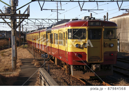 終焉近い越後線115系（懐かしの新潟色） 87984568