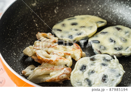 揚げ焼きのくらかけ豆とちくわ 87985194