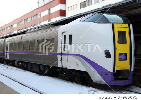 釧路駅:特急おおぞら(キハ261系1000番台:札幌⇔釧路) 釧路駅:特急おおぞら(キハ261系1000番台:札幌⇔釧路) 87986075