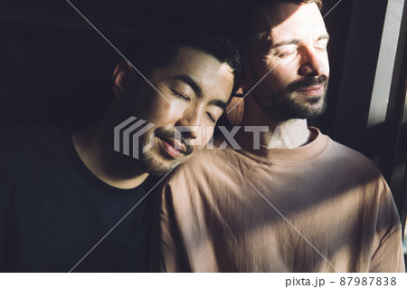 同性愛カップル・LGBTQイメージ  同性愛カップル・LGBTQイメージ  87987838