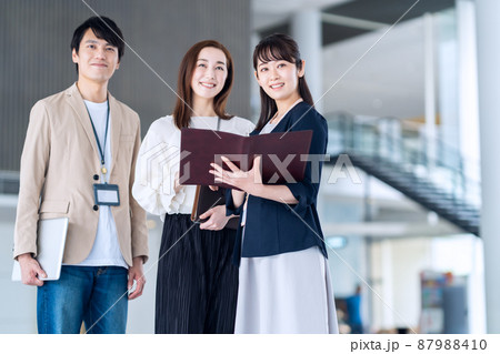 ビジネス ビジネスマン エンジニア オフィスカジュアル オフィス チーム ビジネス ビジネスマン エンジニア オフィスカジュアル オフィス チーム 87988410