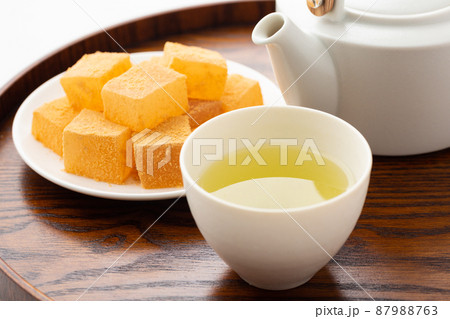 わらび餅と緑茶 わらび餅と緑茶 87988763