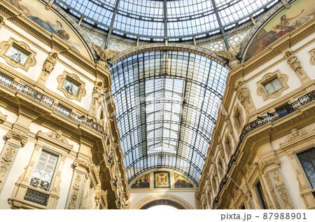 ミラノのショッピングモールのアーケード ミラノのショッピングモールのアーケード 87988901