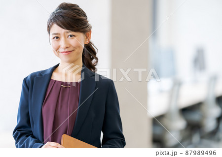 はたらく女性 はたらく女性 87989496
