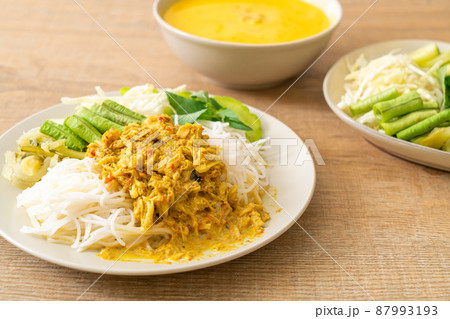 Thai Rice Noodles with Crab Curry and Variety Vegetables 87993193