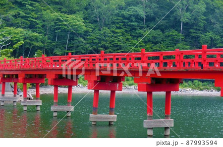 群馬県　赤城神社　赤い橋 87993594