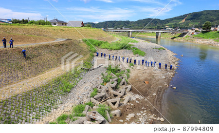 消防・警察による行方不明者の捜索活動 87994809