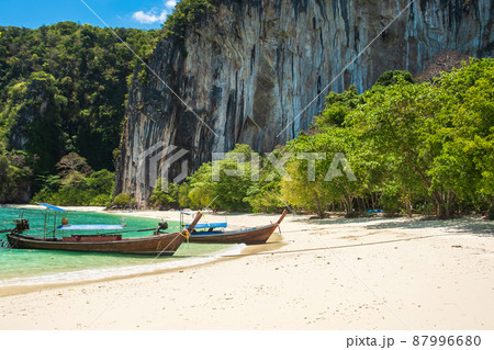 longtail boat on Hong island, Krabi, Thailand. landmark, destination Southeast Asia Travel, vacation and holiday concept 87996680