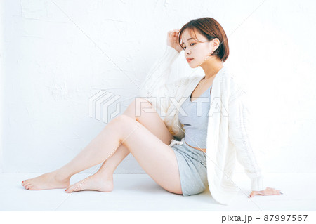 若い女性のスキンケアイメージ 若い女性のスキンケアイメージ 87997567