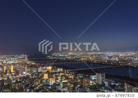 大阪　梅田　都市景観　夜景（梅田スカイビルより） 87997810