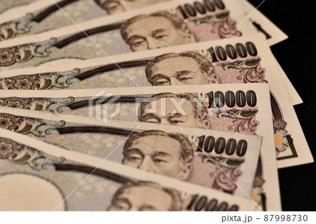 並べられた一万円札 並べられた一万円札 87998730