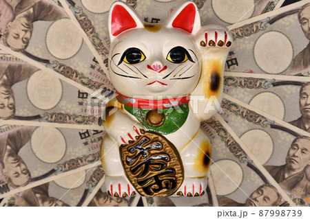 お金を招き寄せる招き猫 87998739