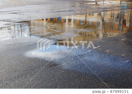 Reflection of city in puddle on pavementの写真素材 [87999151] - PIXTA