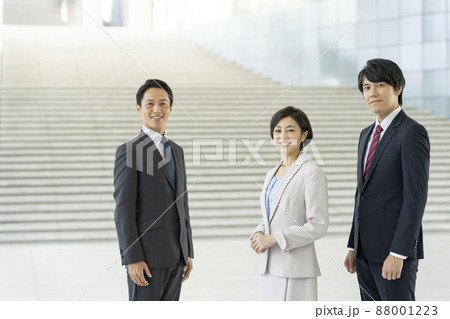 ビジネスイメージ 30代のビジネスパーソン チーム ポートレート ビジネスイメージ 30代のビジネスパーソン チーム ポートレート 88001223