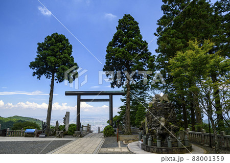 大山阿夫利神社下社の鳥居 大山阿夫利神社下社の鳥居 88001359