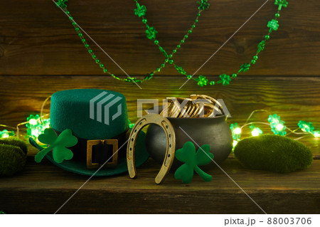 Happy St Patricks Day leprechaunt with gold coins on vintage style green wood background Happy St Patricks Day leprechaunt with gold coins on vintage style green wood background 88003706
