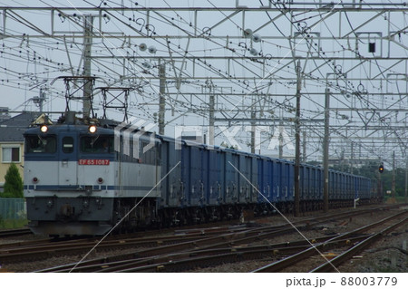 EF65-1087号機牽引の紙輸送貨物列車(3461列車)_2007/9/24撮影 EF65-1087号機牽引の紙輸送貨物列車(3461列車)_2007/9/24撮影 88003779