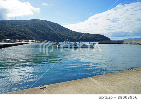 【京都府】舞鶴　三浜海岸（竜宮浜）の美しい海　京都府舞鶴市 88003956