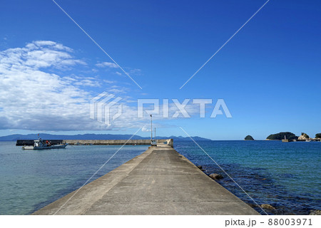 【京都府】舞鶴 三浜海岸(竜宮浜)の美しい海 京都府舞鶴市 【京都府】舞鶴 三浜海岸(竜宮浜)の美しい海 京都府舞鶴市 88003971