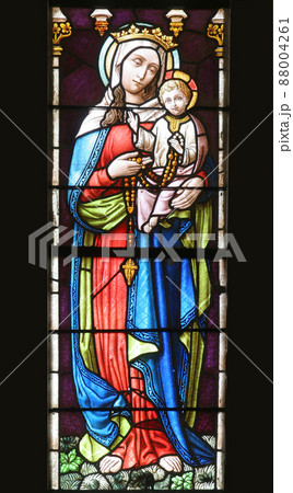 Virgin Mary with baby Jesus Virgin Mary with baby Jesus 88004261
