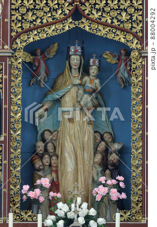 Blessed Virgin Mary with baby Jesus 88004292