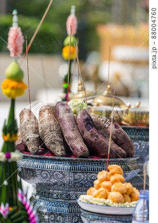 Divine offerings in Hinduism. Offer the sacrifices such food, tea and spirit to the ancestors 88004760