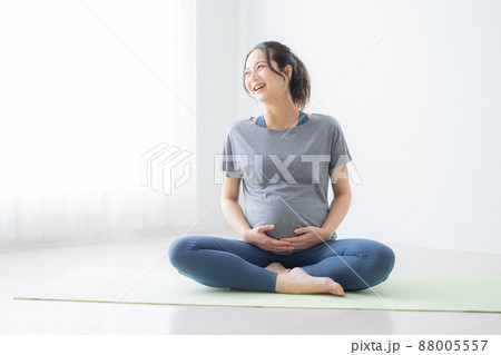 マタニティヨガイメージ 妊婦 マタニティヨガイメージ 妊婦 88005557