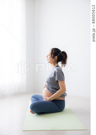 マタニティヨガイメージ 妊婦 マタニティヨガイメージ 妊婦 88005612