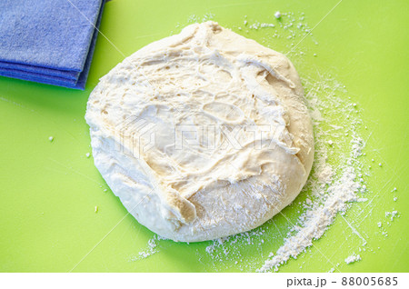 発酵したパン生地 88005685