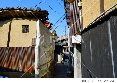 島の中心地・本浦集落の路地と家並み3 岡山県笠岡市真鍋島 島の中心地・本浦集落の路地と家並み3 岡山県笠岡市真鍋島 88009178