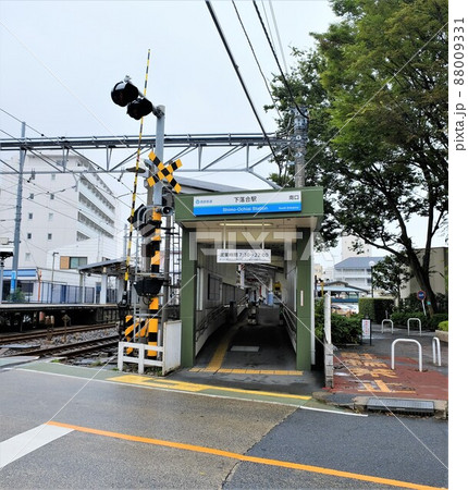 西武鉄道の下落合駅と踏み切り 88009331