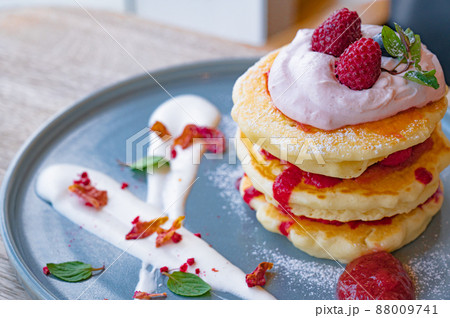 インスタ映えするお洒落パンケーキ 88009741