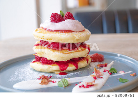 インスタ映えするお洒落パンケーキ インスタ映えするお洒落パンケーキ 88009761