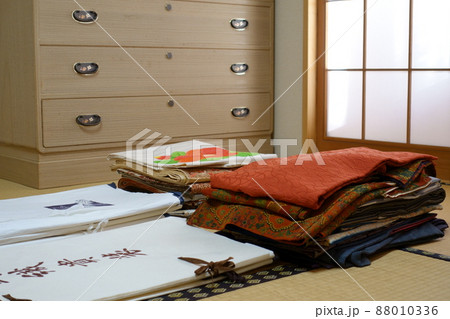 着物ダンスと着物 88010336