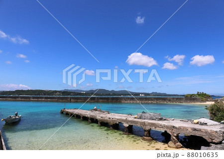 沖縄　今帰仁　古宇利漁港 88010635