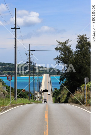 沖縄　今帰仁　古宇利大橋と古宇利島 88010650