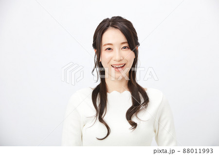 私服の女性 私服の女性 88011993