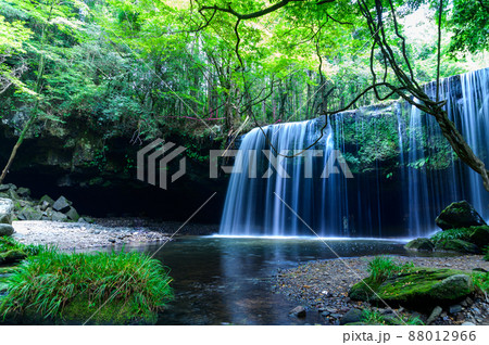 鍋ケ滝「新緑・初夏」水のカーテン風景2021年(7月) 鍋ケ滝「新緑・初夏」水のカーテン風景2021年(7月) 88012966