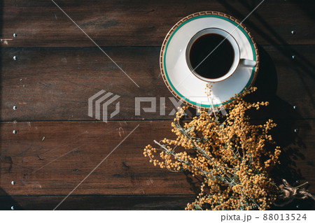ミモザとコーヒーの背景画像 サムネイル 文字入れ タイトル ミモザとコーヒーの背景画像 サムネイル 文字入れ タイトル 88013524