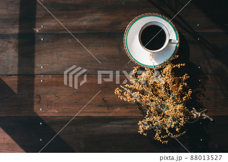 ミモザとコーヒーの背景画像 サムネイル 文字入れ タイトル ミモザとコーヒーの背景画像 サムネイル 文字入れ タイトル 88013527