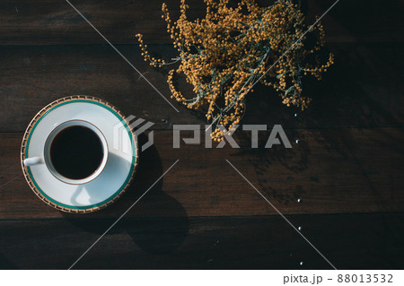 ミモザとコーヒーの背景画像 サムネイル 文字入れ タイトル ミモザとコーヒーの背景画像 サムネイル 文字入れ タイトル 88013532