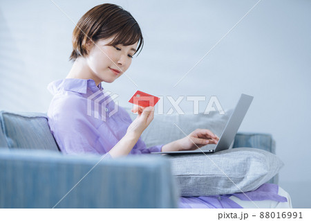 女性　ネットショッピング 88016991