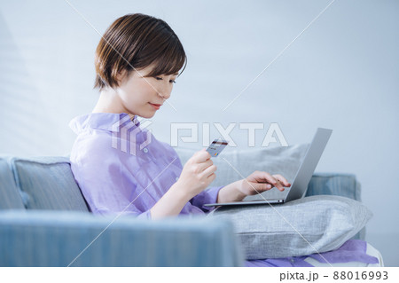 女性 ネットショッピング 女性 ネットショッピング 88016993