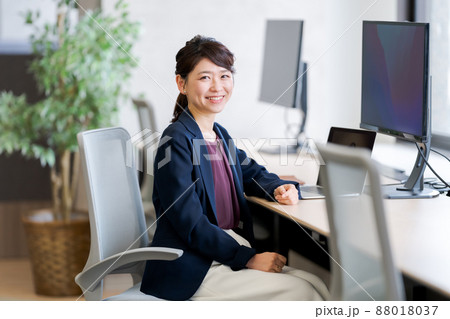 はたらく女性 はたらく女性 88018037