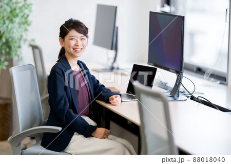 はたらく女性 88018040