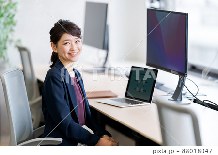 はたらく女性 88018047