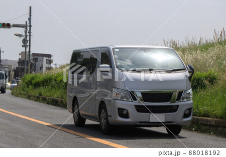 ワゴン車 走行 ワゴン車 走行 88018192