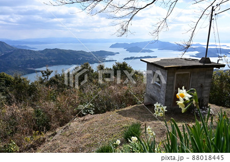 天草諸島最高峰天空に祀られた倉丘神社の鳥居 天草諸島最高峰天空に祀られた倉丘神社の鳥居 88018445