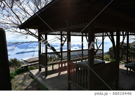 天草諸島最高峰天空に祀られた倉丘神社の鳥居 天草諸島最高峰天空に祀られた倉丘神社の鳥居 88018446