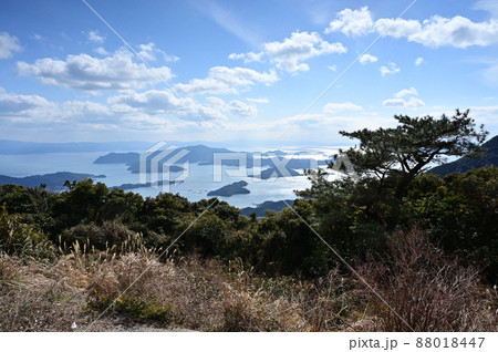 天草諸島最高峰天空に祀られた倉丘神社の鳥居 天草諸島最高峰天空に祀られた倉丘神社の鳥居 88018447